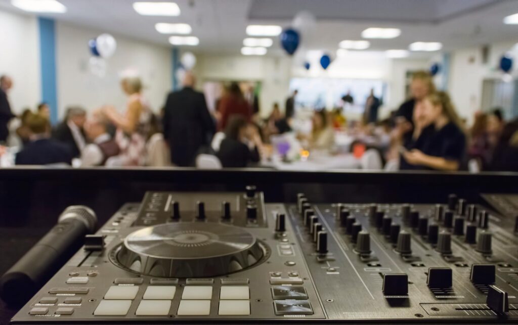 How to choose the right DJ for your dream wedding!